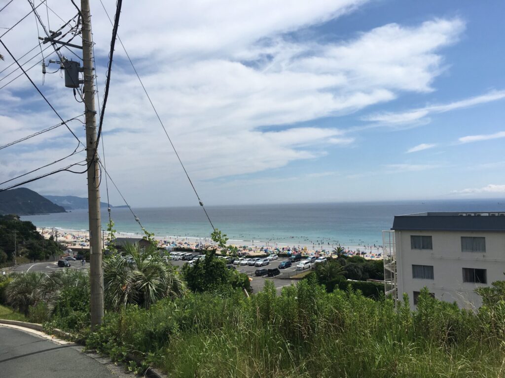 伊豆白浜大浜海水浴場は夏場に訪れる人が多く、ナンパスポットとして人気